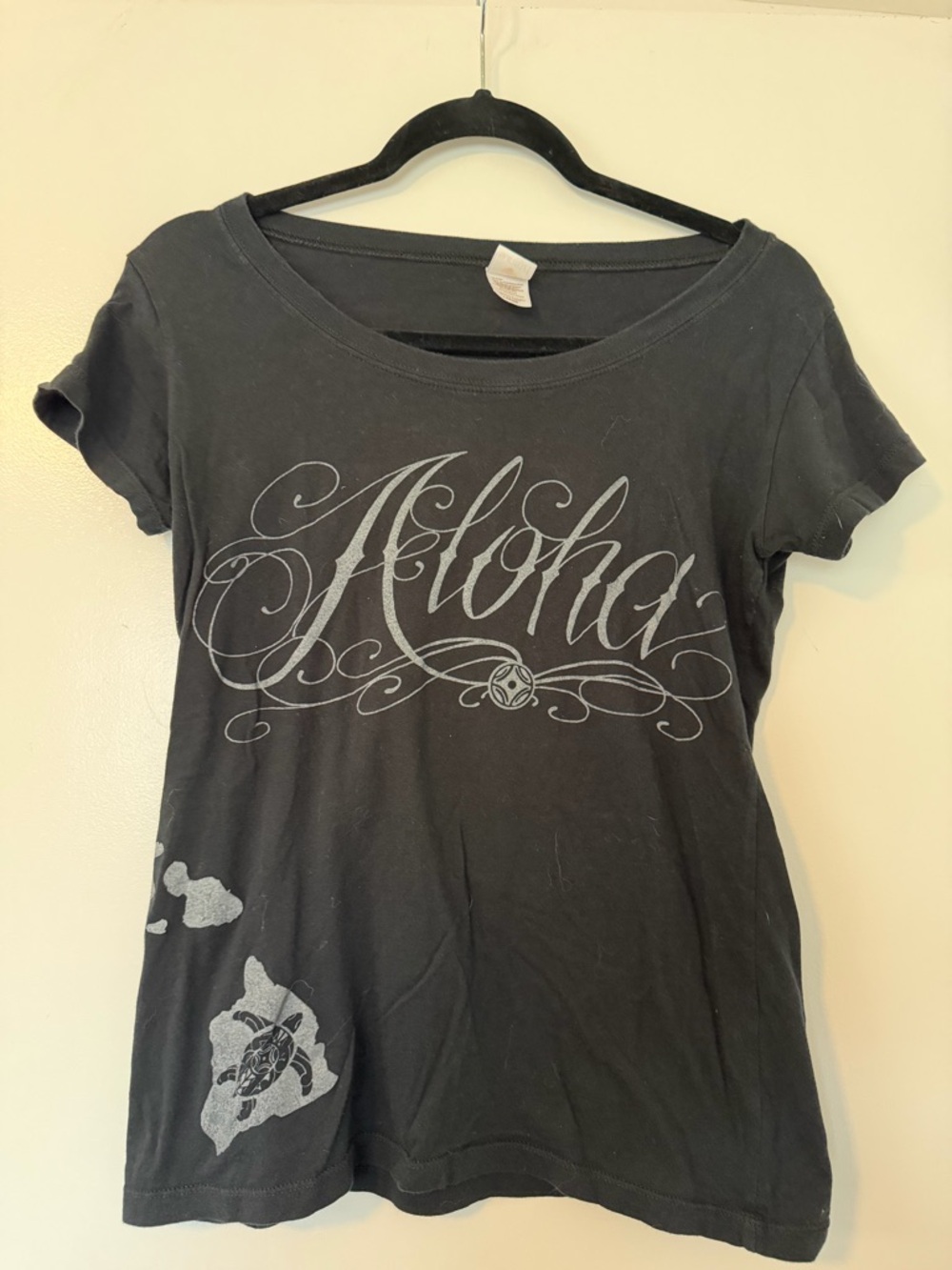 Women’s Black Aloha Graphic Short Sleeve Tee